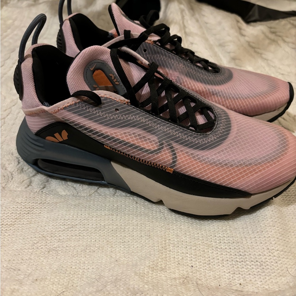Wmns Air Max 2090 'Light Arctic Pink'